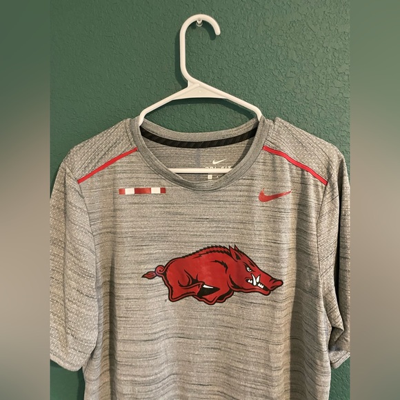 Nike Arkansas Razorbacks Size Small Men’s Dri-fit gray T-shirt - Picture 2 of 5